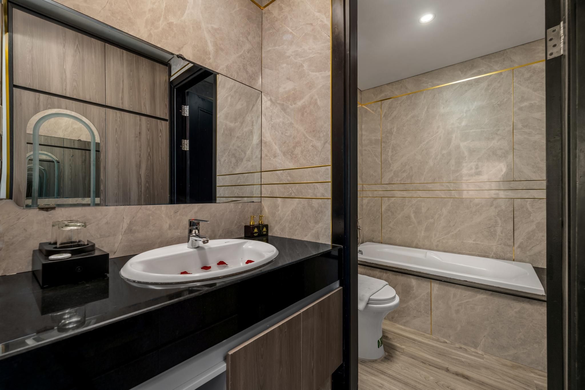 Deluxe Double Room City View with Bathtub