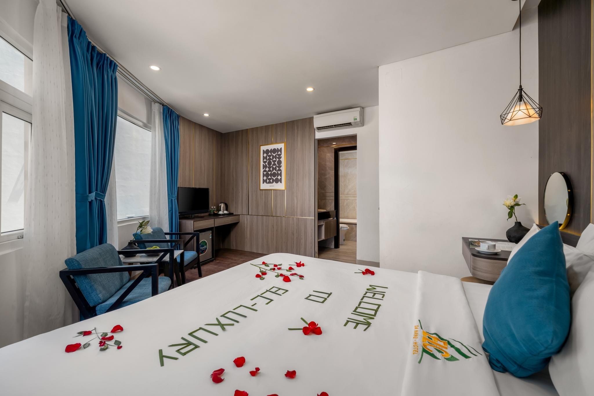 Deluxe Double Room City View with Bathtub