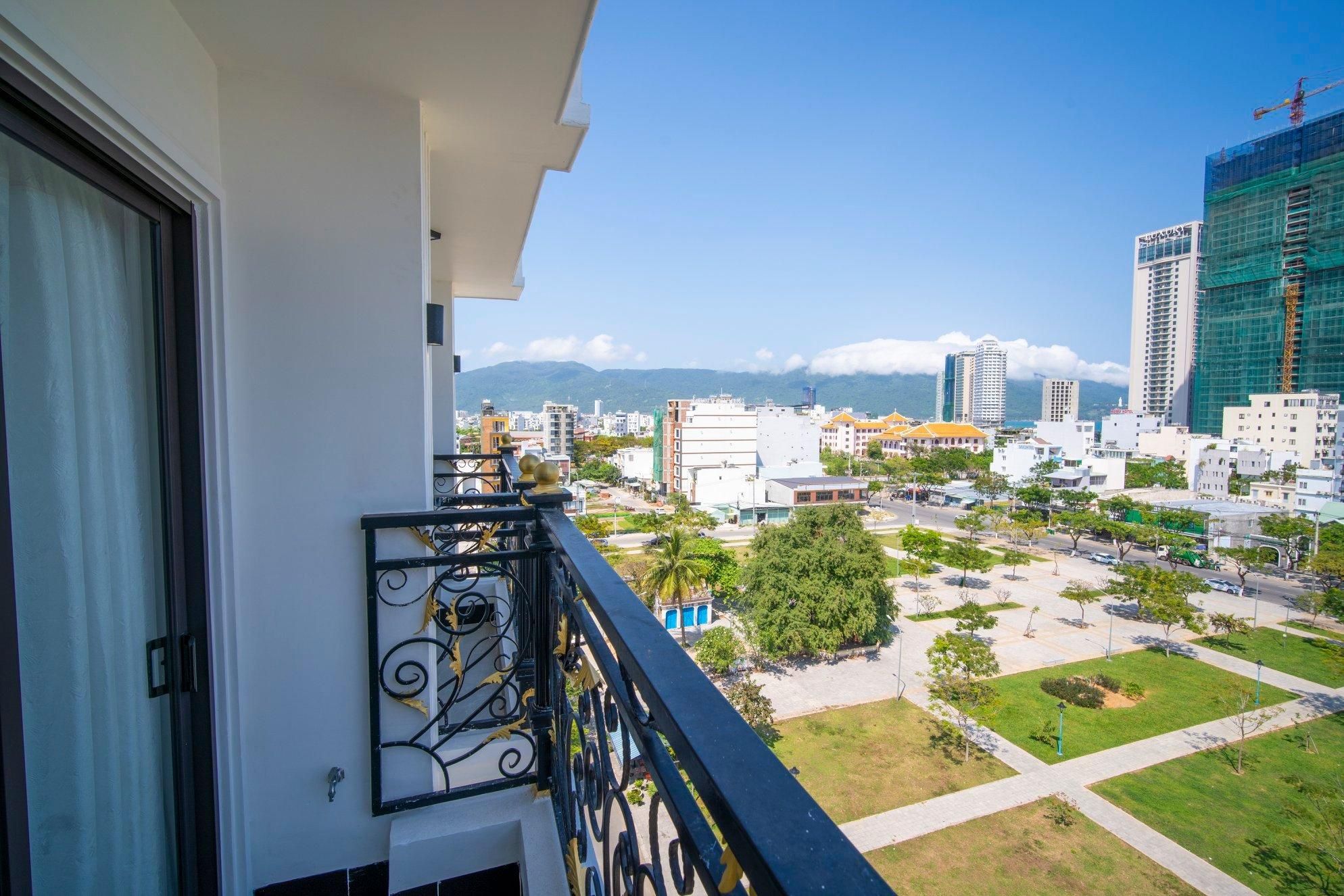 Studio Balcony Twin Bed