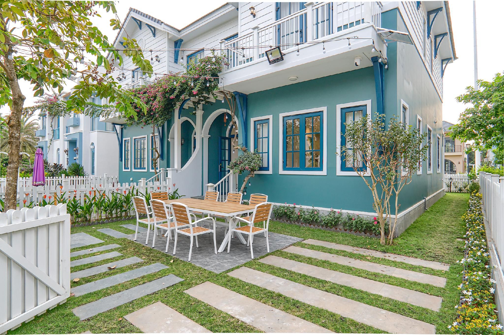 4 Bedroom Beach Villa Seafront