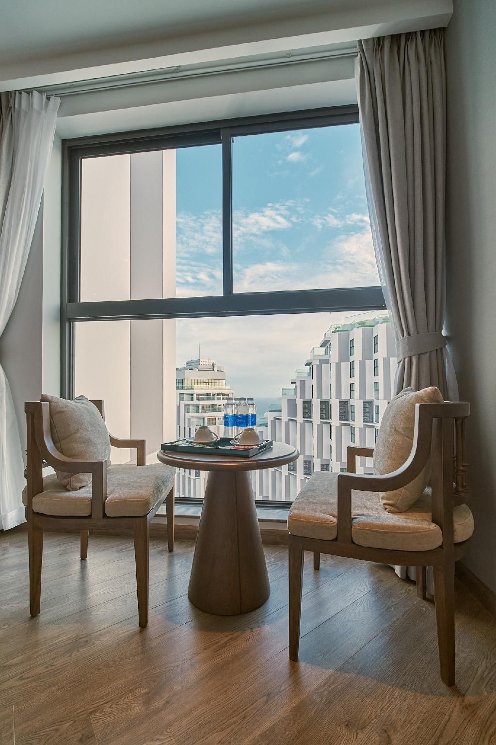 Apec Mui Ne - Deluxe 2 bed pool view- Vy Apartment