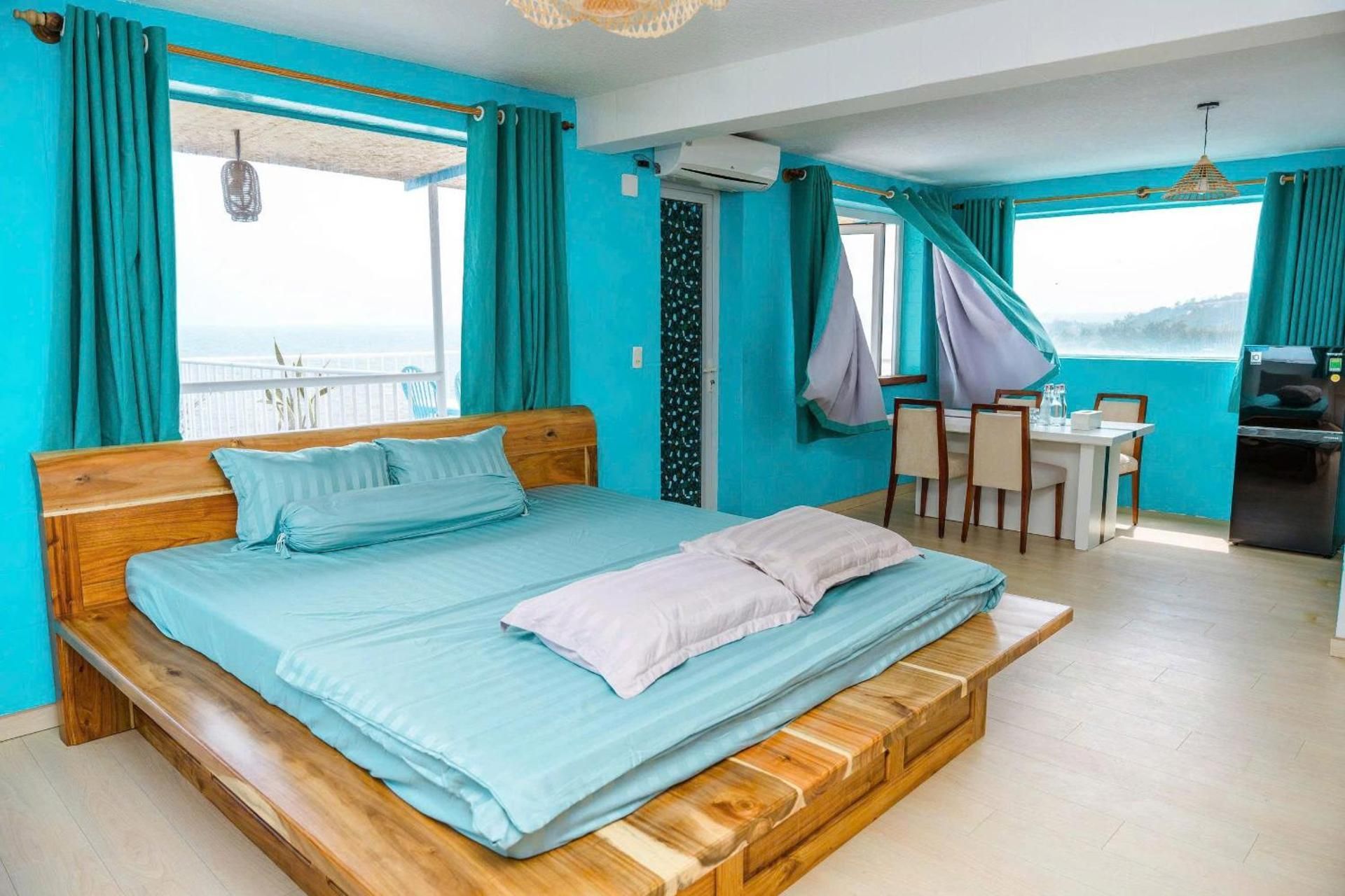 Deluxe Double Room with Balcony and Sea View
