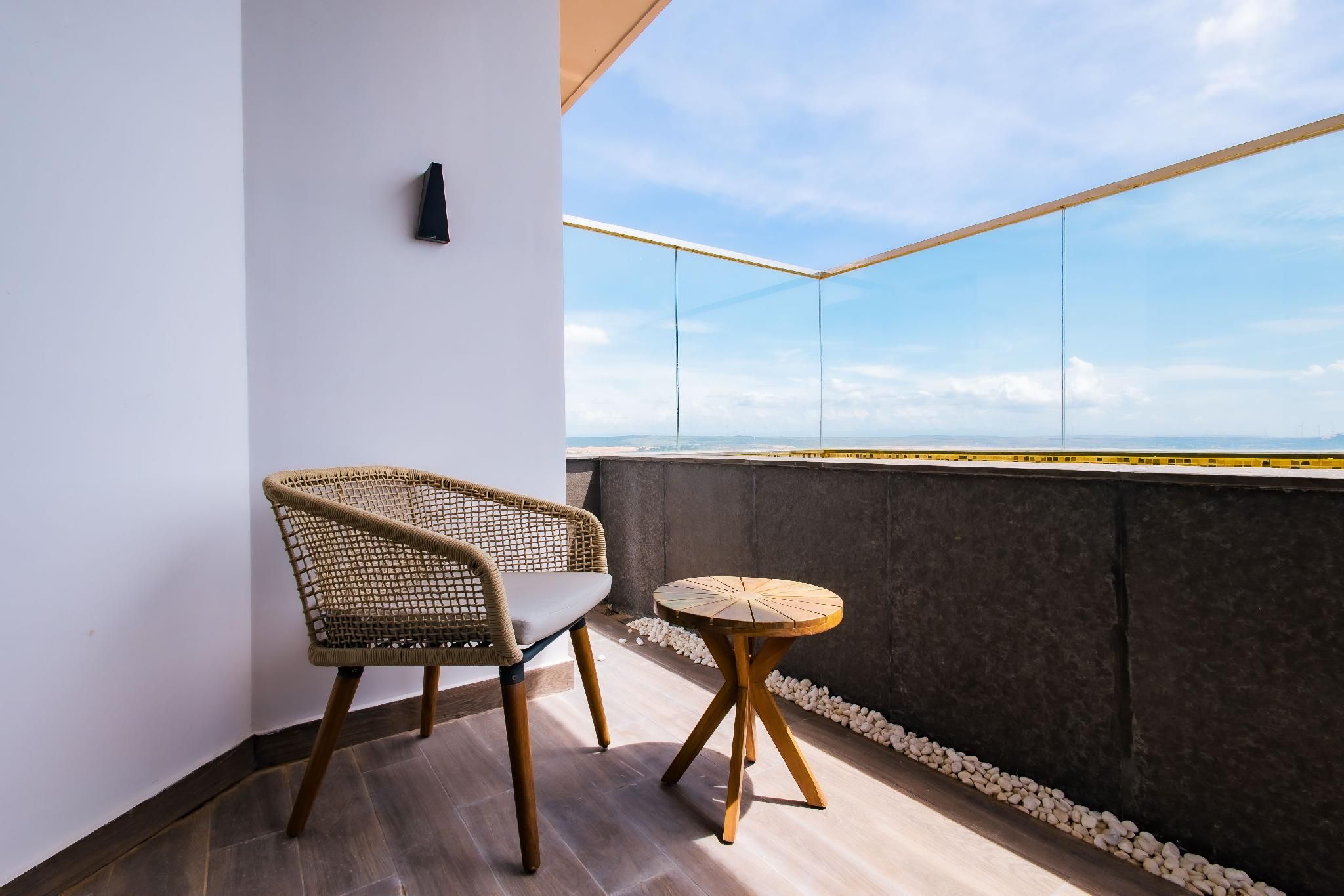 Pool Access 2 Bed Rooms Suite with Living area and Balcony