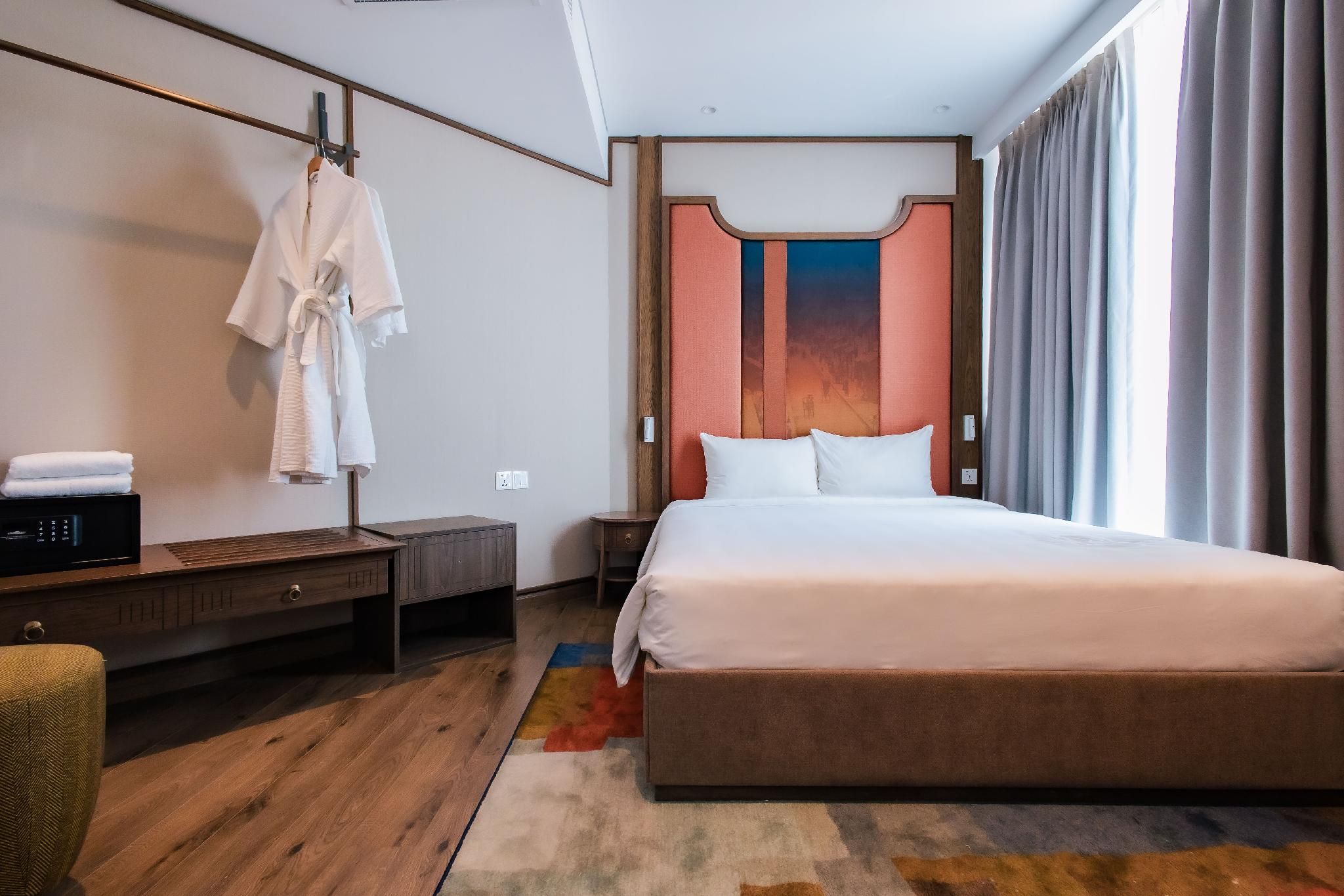 Pool Access 2 Bed Rooms Suite with Living area and Balcony