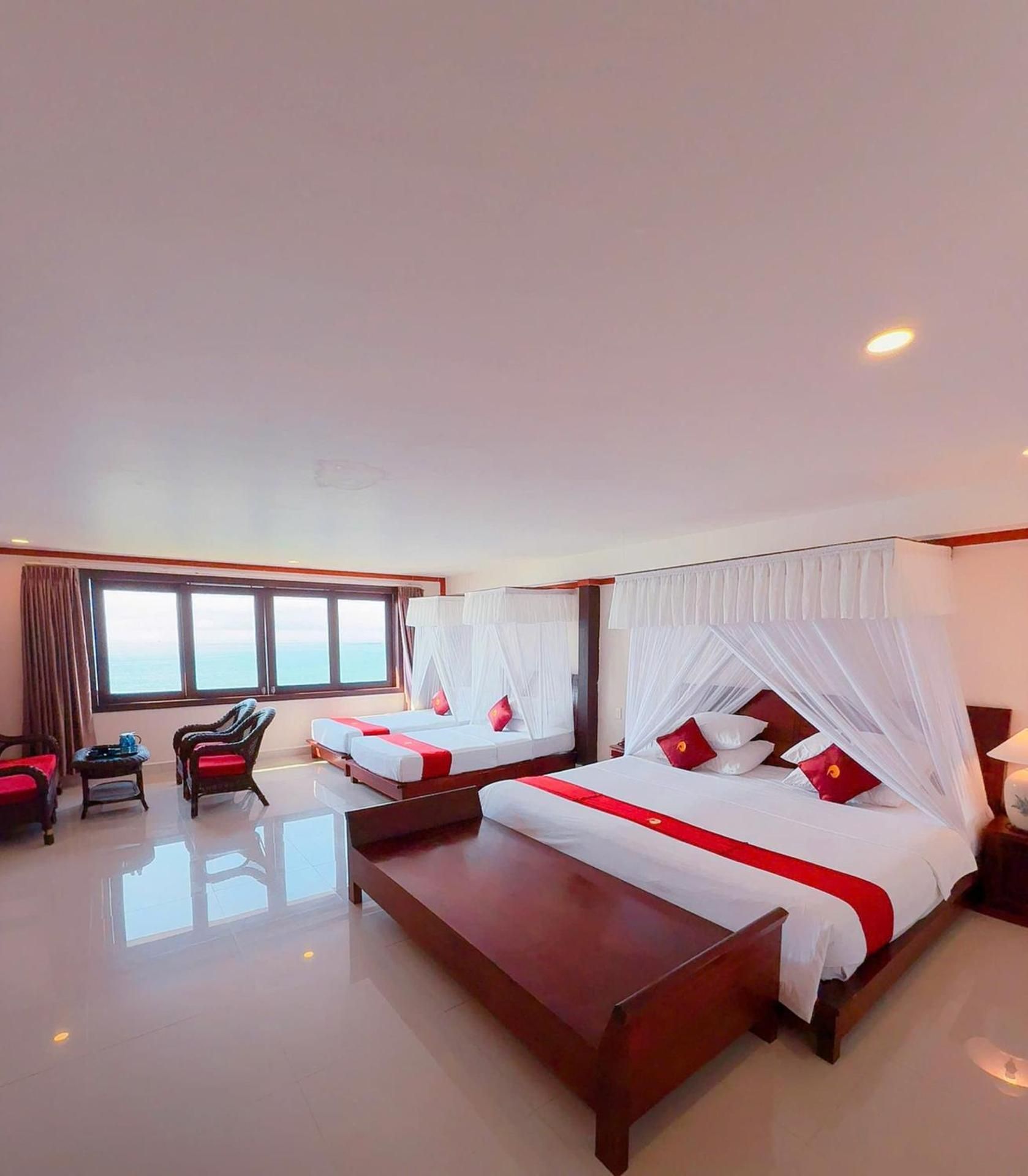 Family Room with Sea View