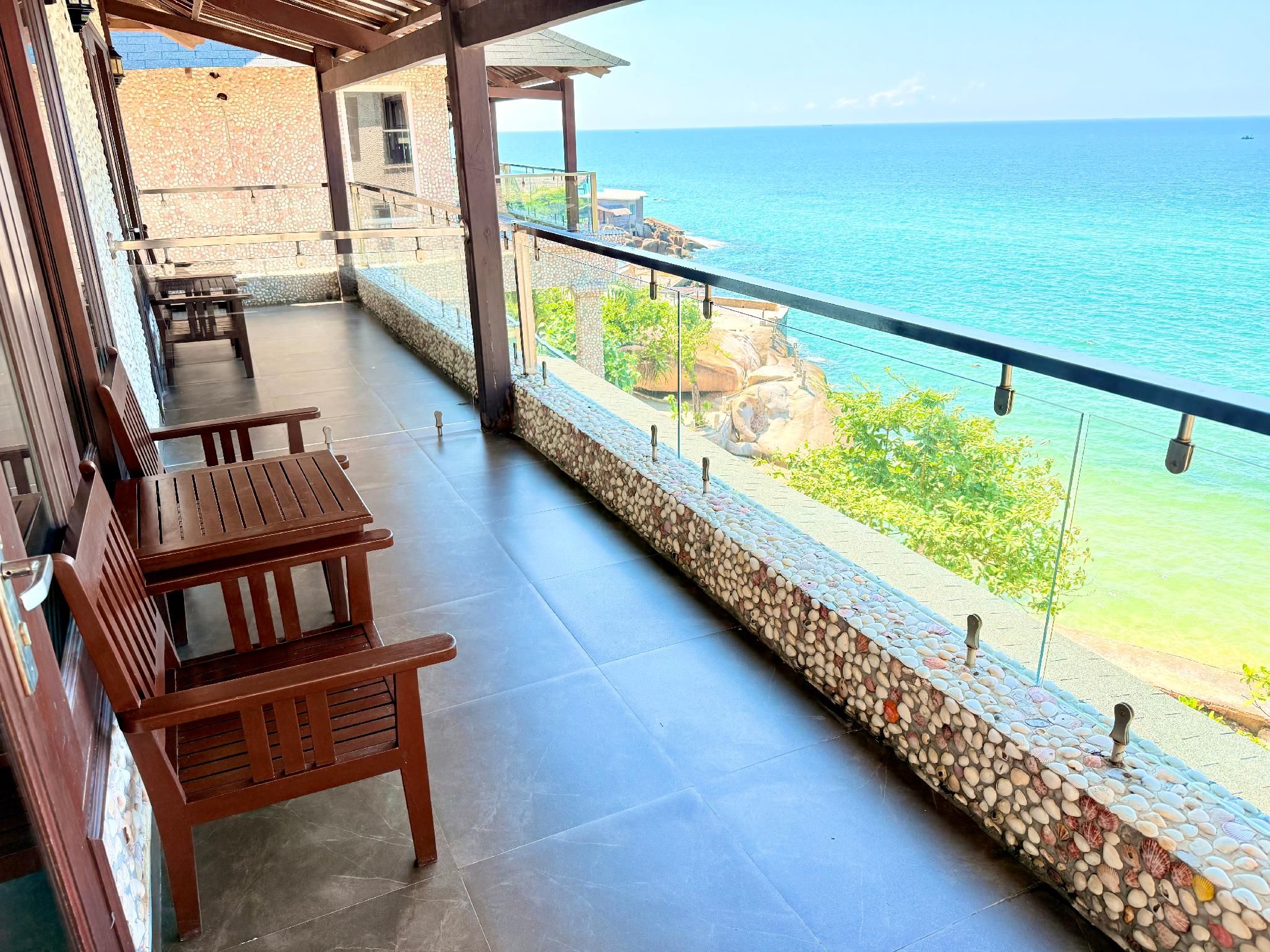 Deluxe Beach Front Family Double