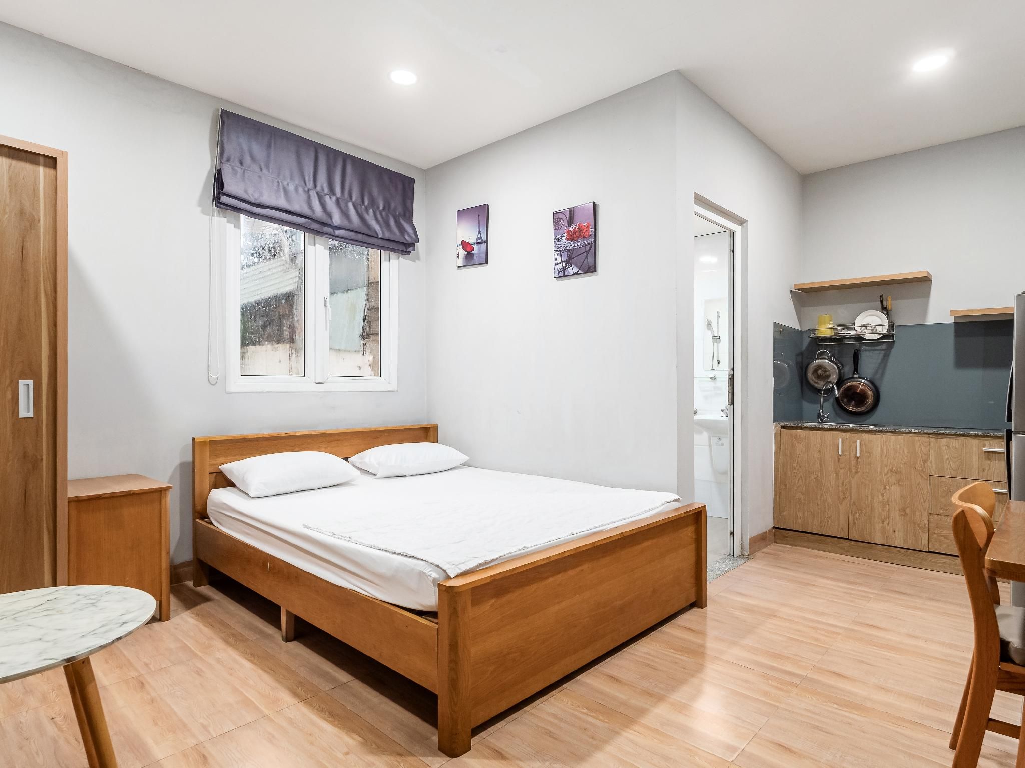 Studio - 2, people Self entry