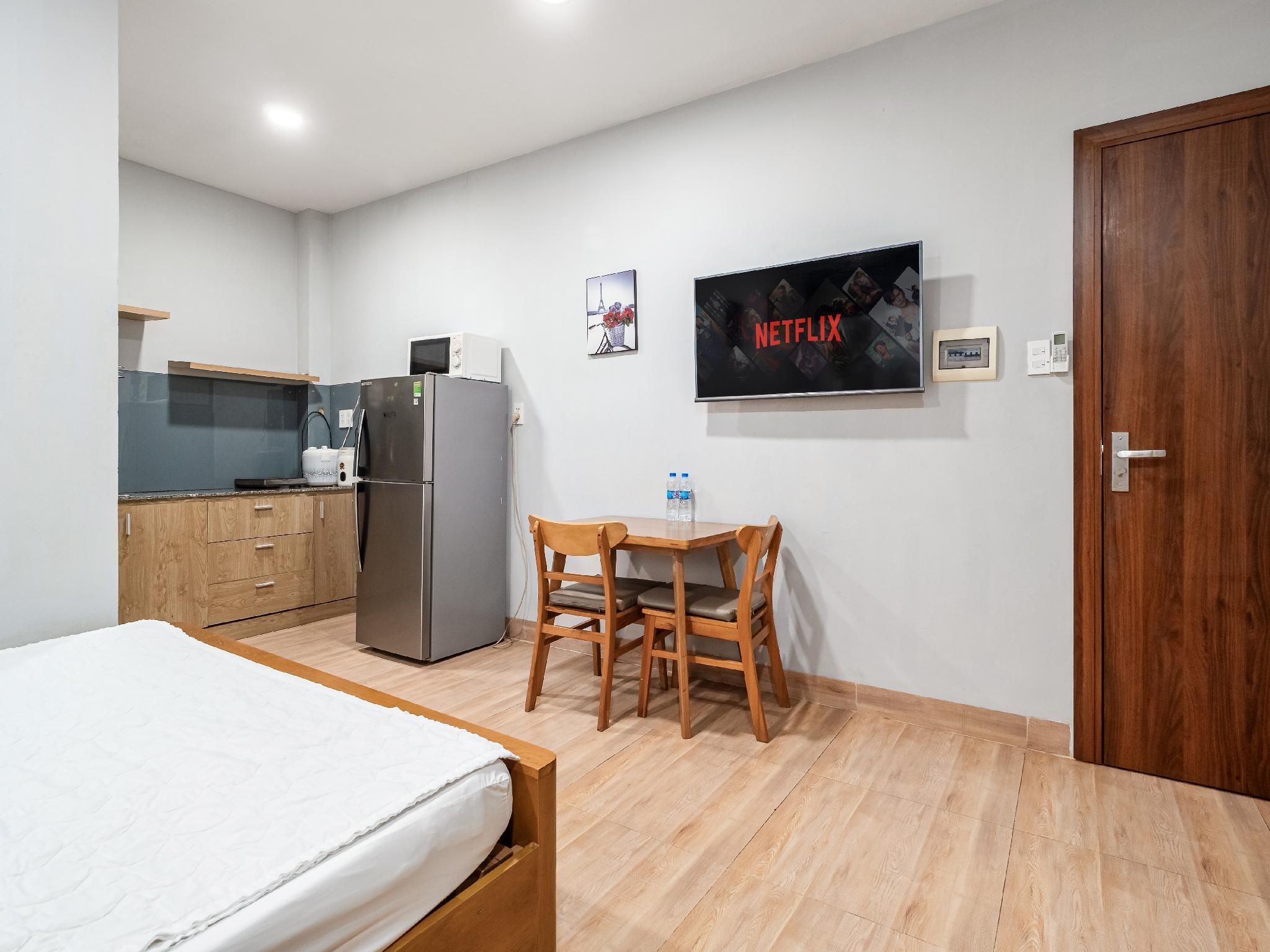 Studio - 2, people Self entry