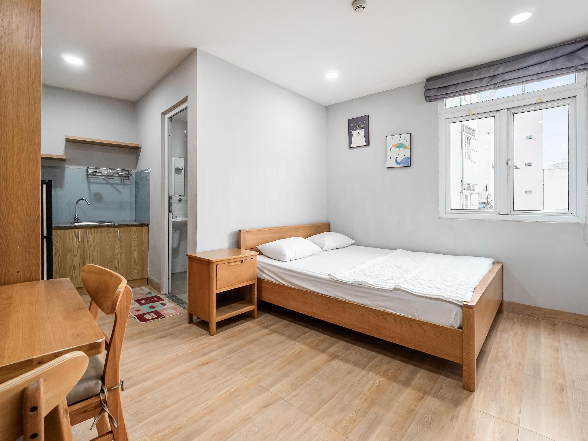 Studio - Double Bed Basin View