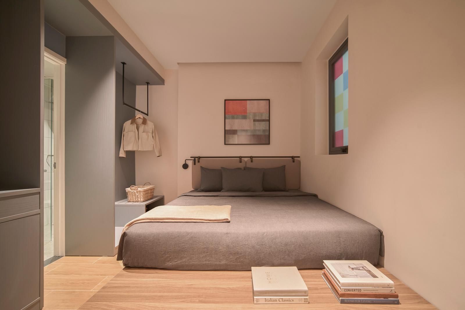 Standard with 1 King Bed without View
