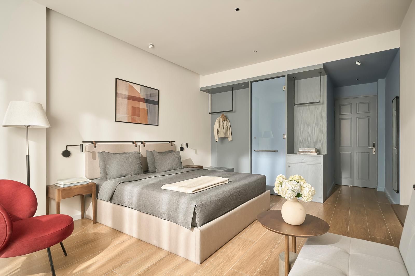 Superior King Bed, City View