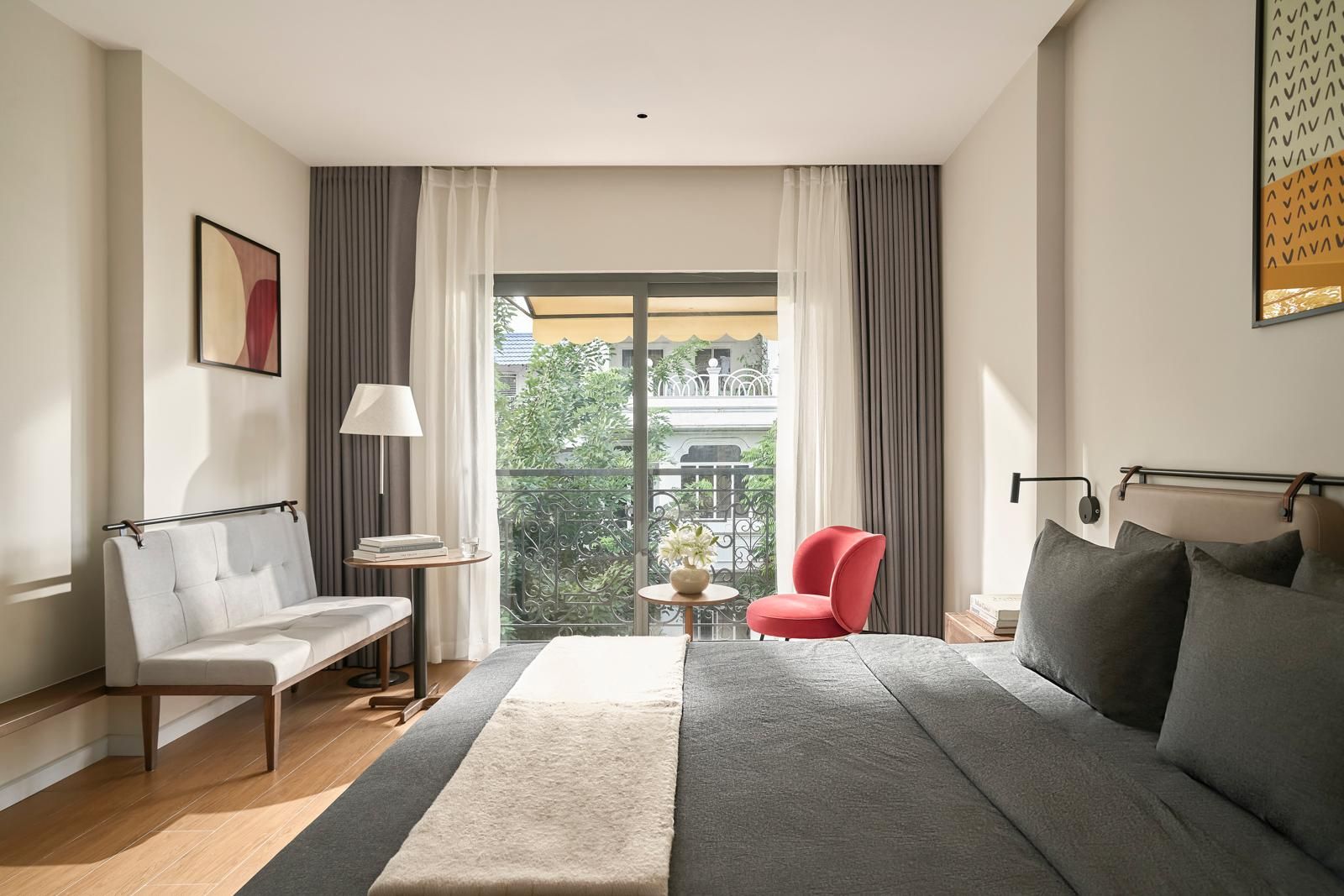 Superior King Bed, City View