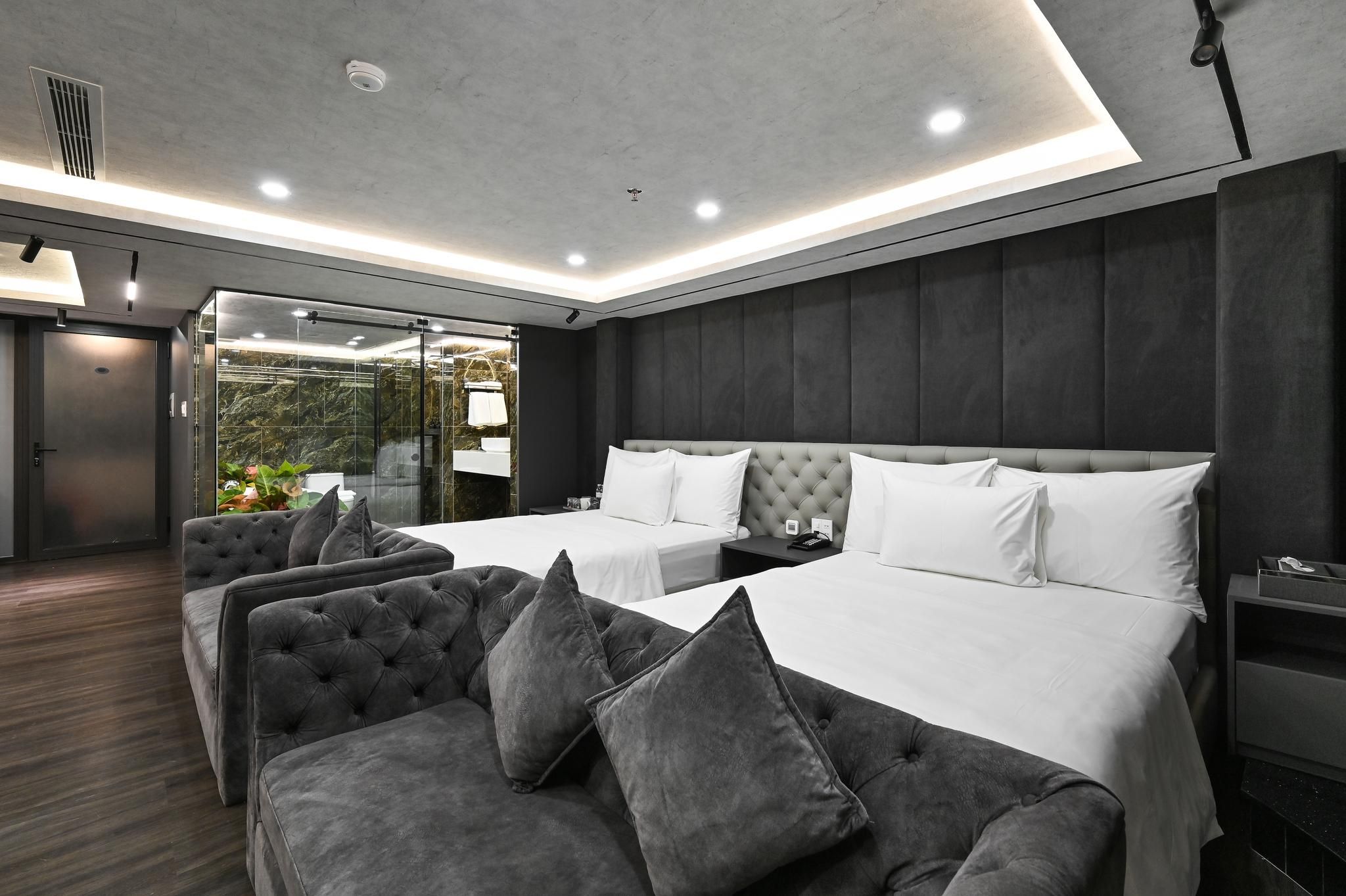 Family Room with Bathtub