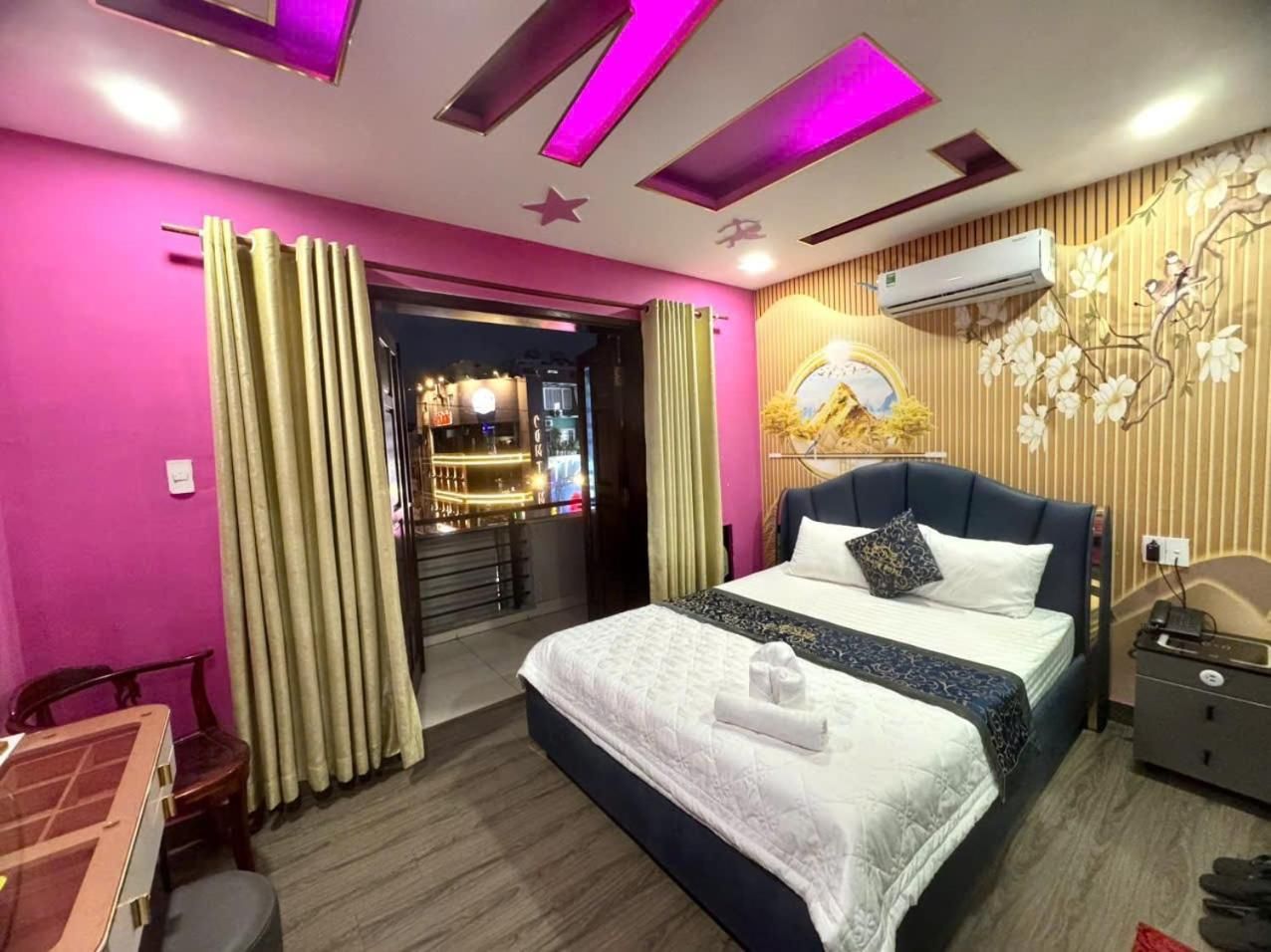 Deluxe Room (2 Adults + 1 Child)