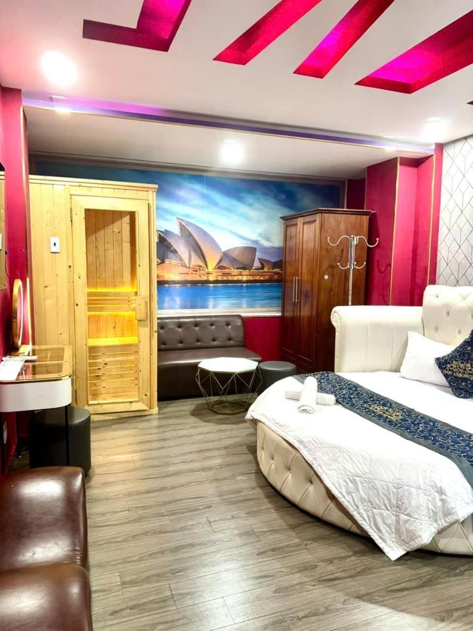 Deluxe Room (2 Adults + 1 Child)