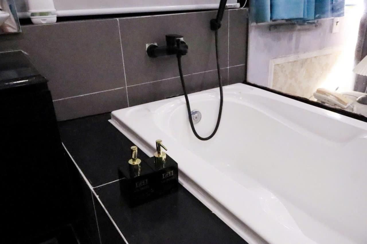 LAI HOTEL Deluxe Double Room with Bath 3