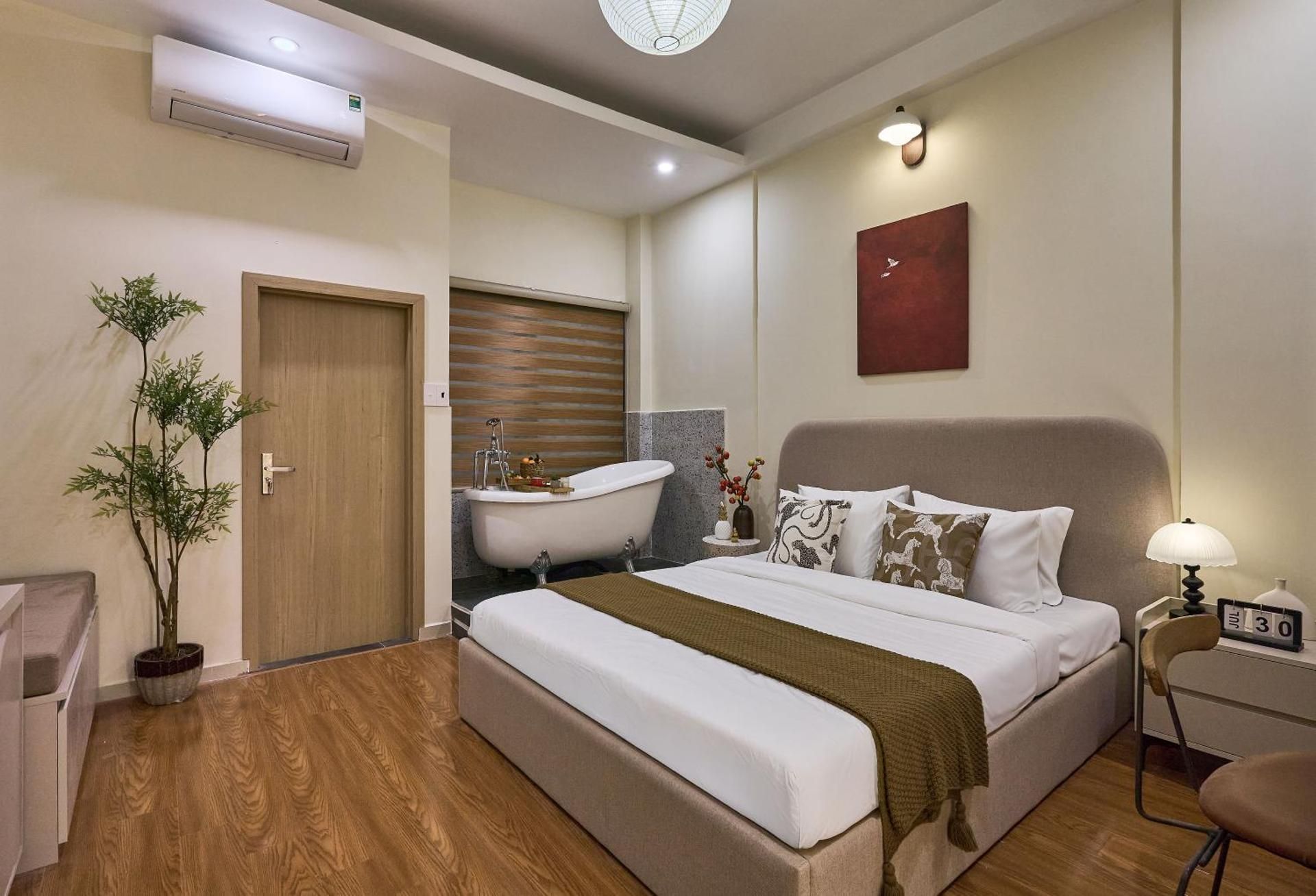 King Room with Spa Bath