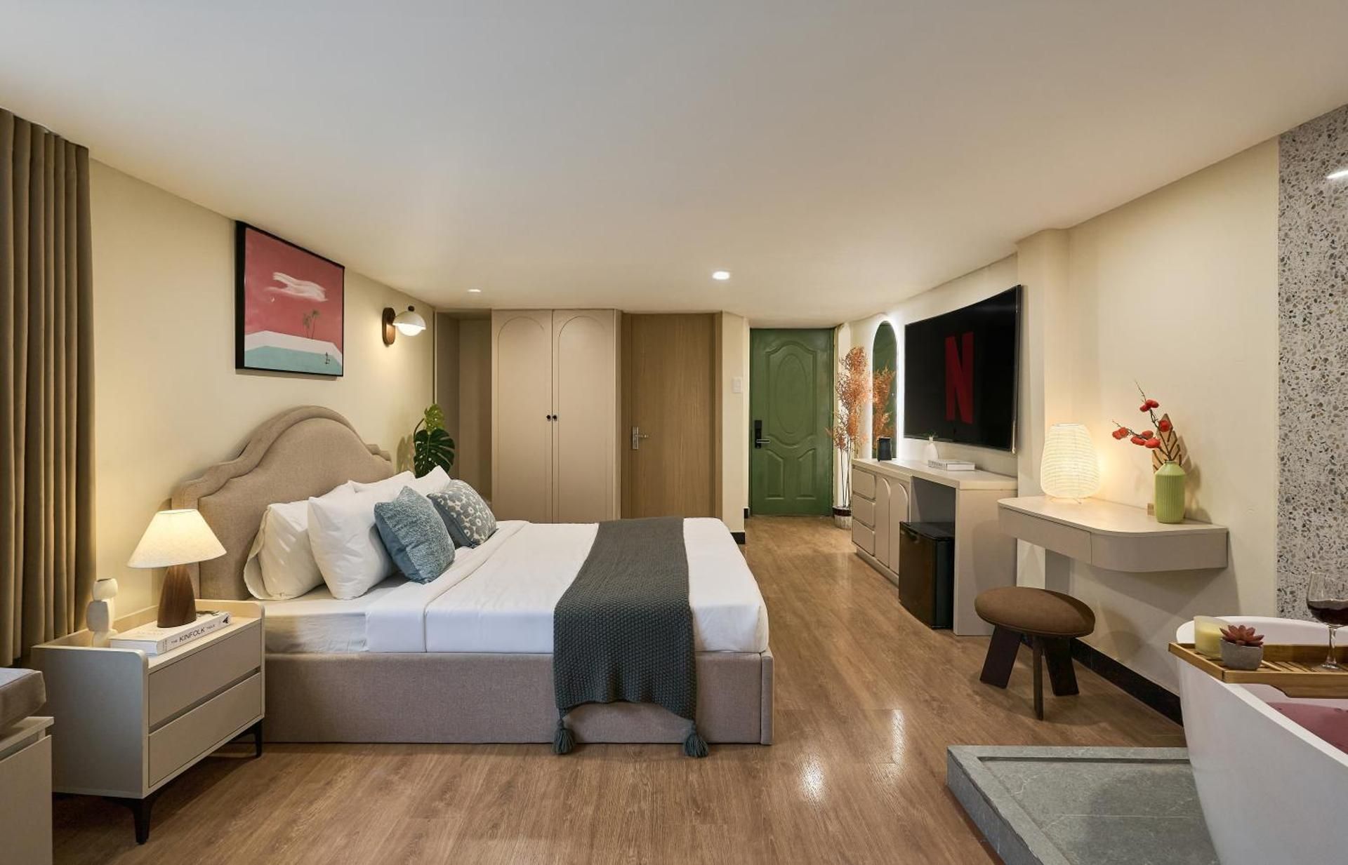 Studio with Spa Bath
