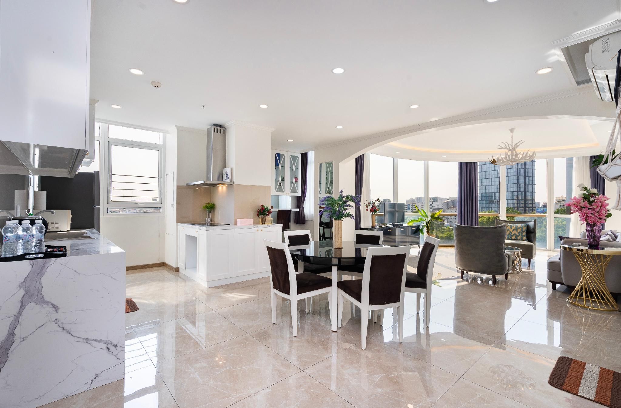 Deluxe Three Bedroom Apartment