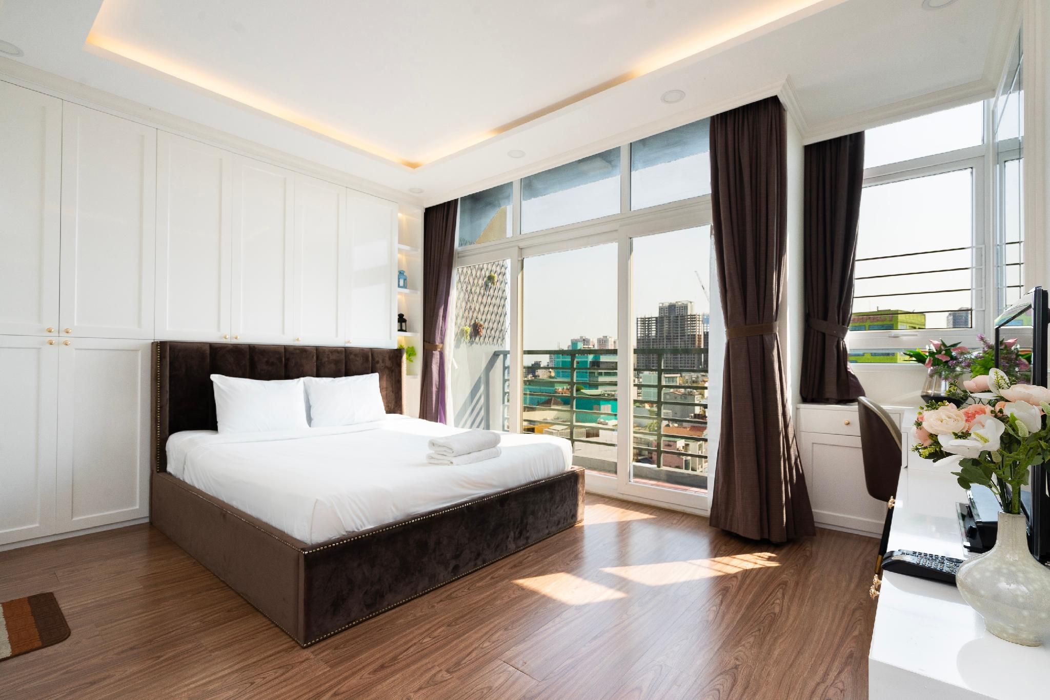 Deluxe Three Bedroom Apartment