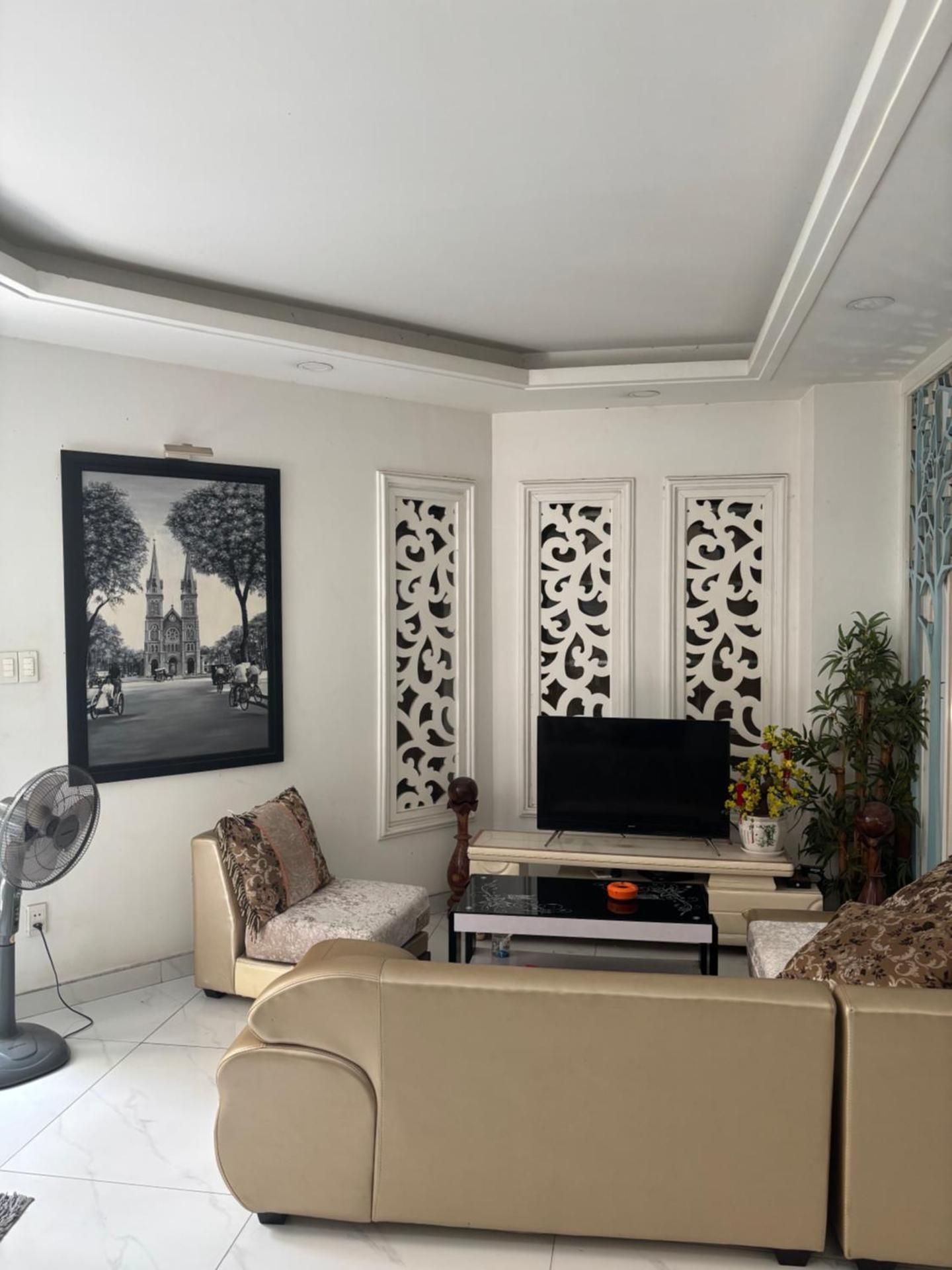 One-Bedroom Apartment With City View