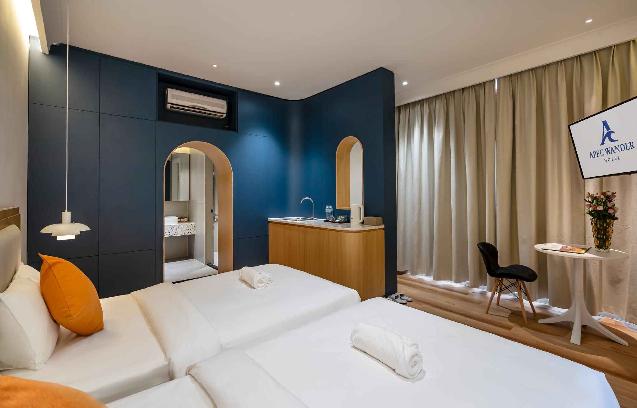 Standard King or Twin Room
