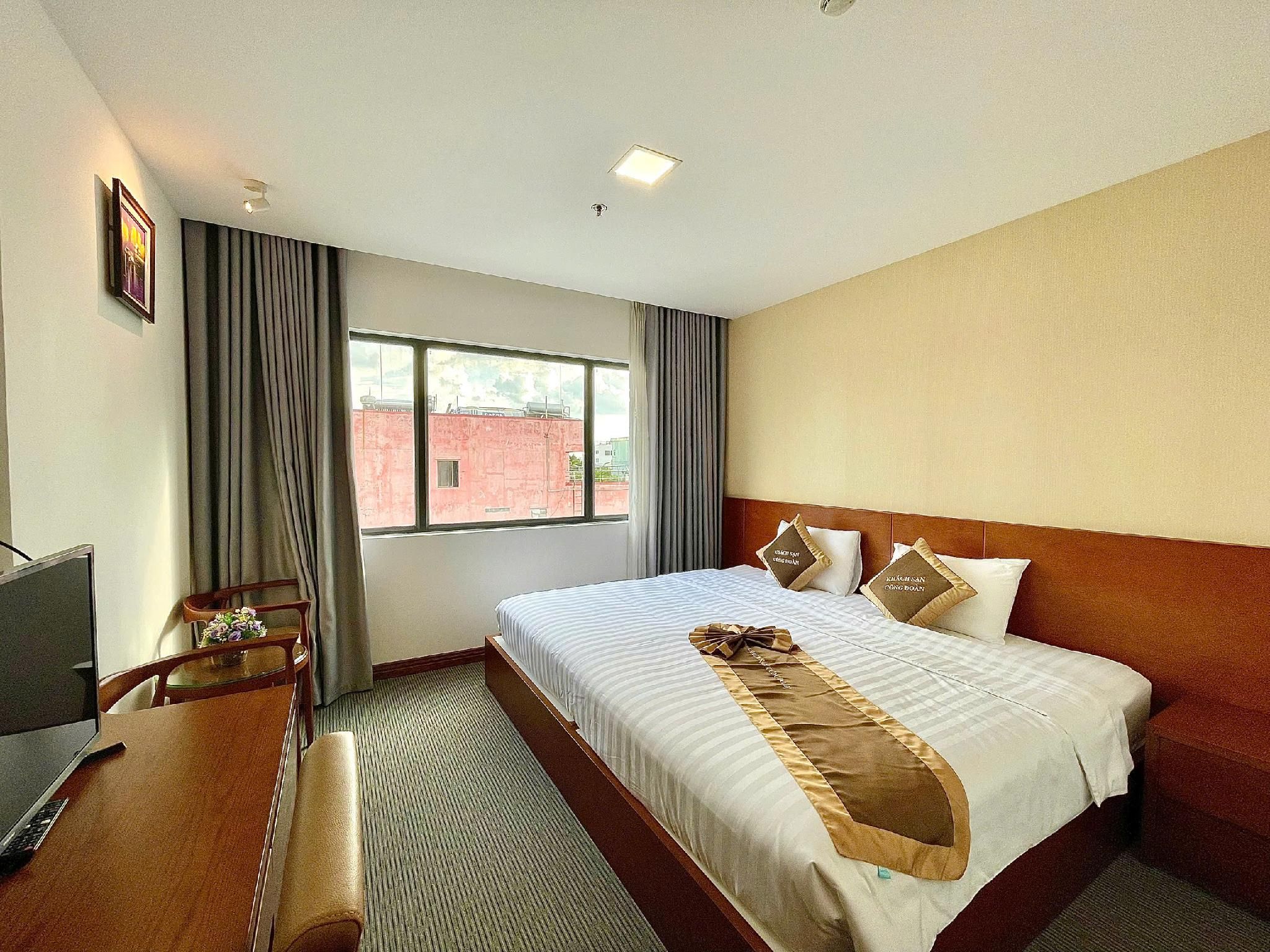 Premier Deluxe King - City View