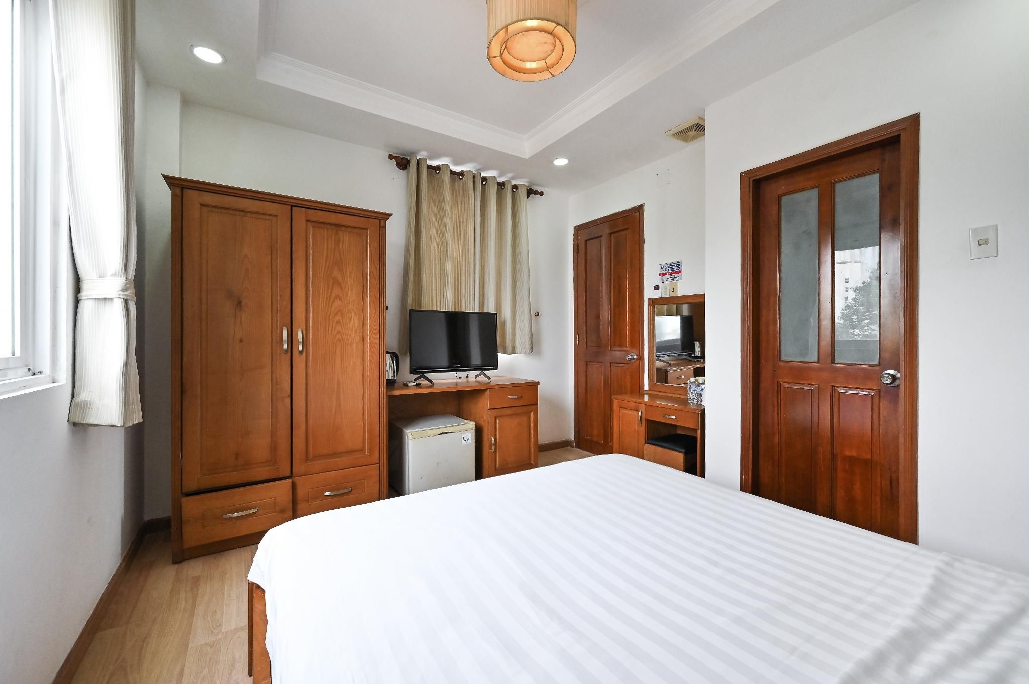 City View - 1 Queen Bed