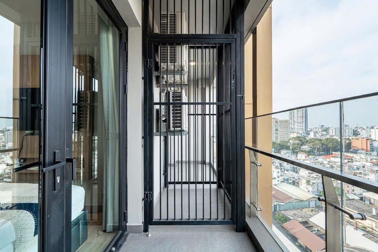 2 Bedroom Apartment with Pool View
