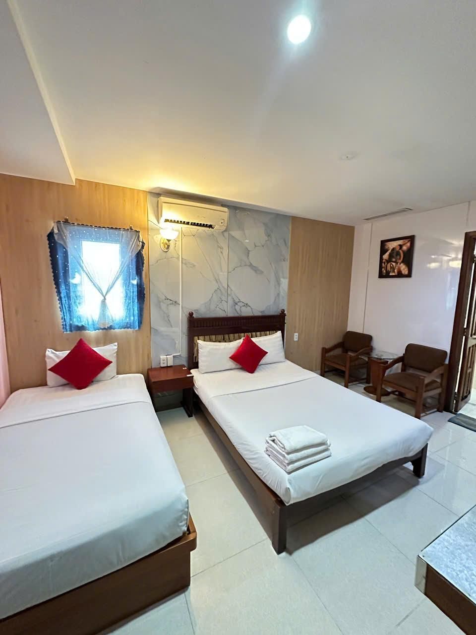 Valentine Hotel Twin Queen Room 3