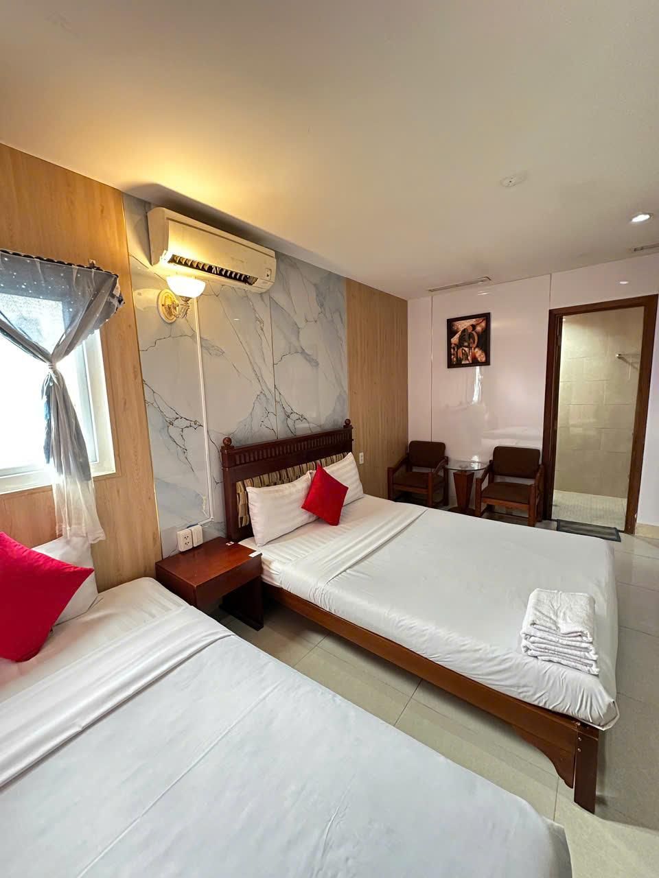 Valentine Hotel Twin Queen Room