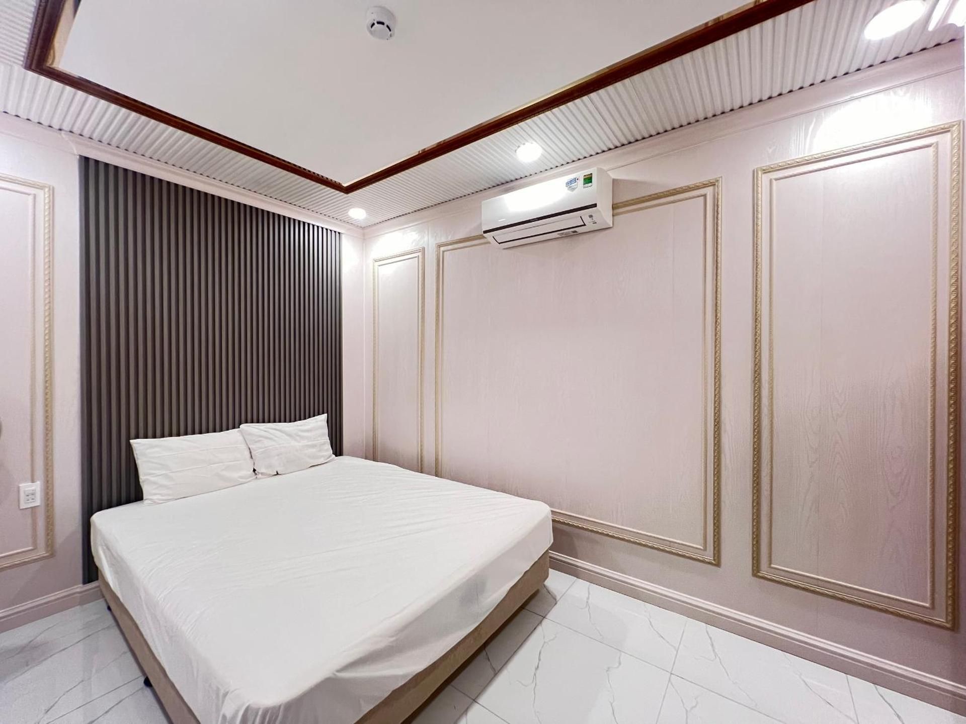 Standard Double Room with Shared Bathroom
