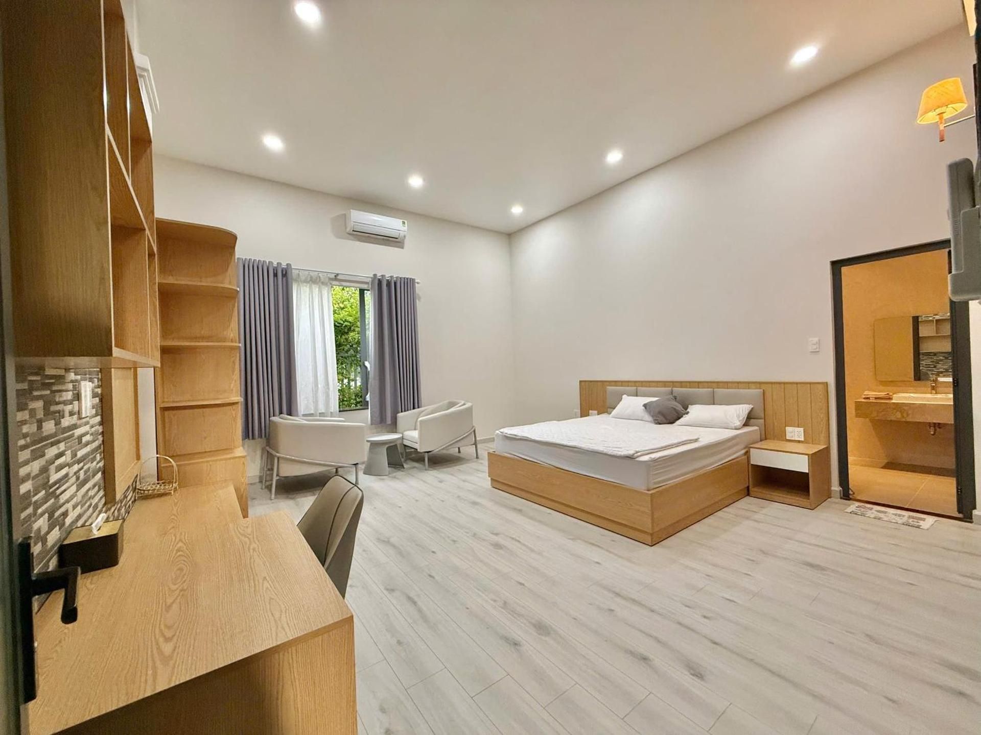 Deluxe King Room