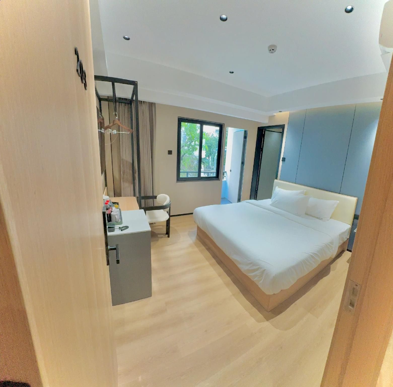 Balcony King Room