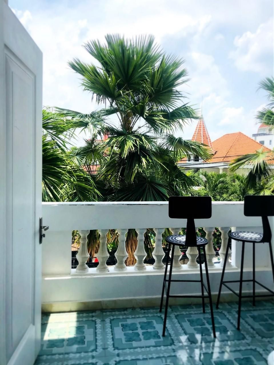 Room 101, Lovely Service Apartment with Pool