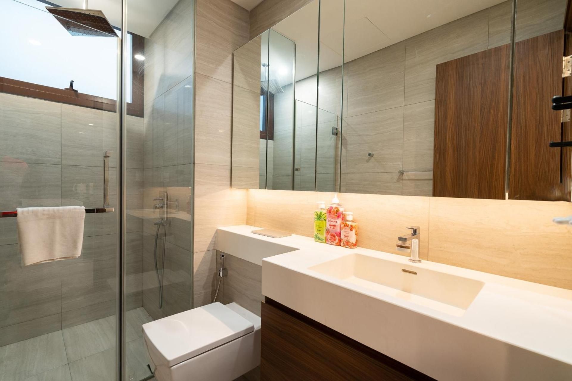 Three-Bedroom Apartment with Balcony