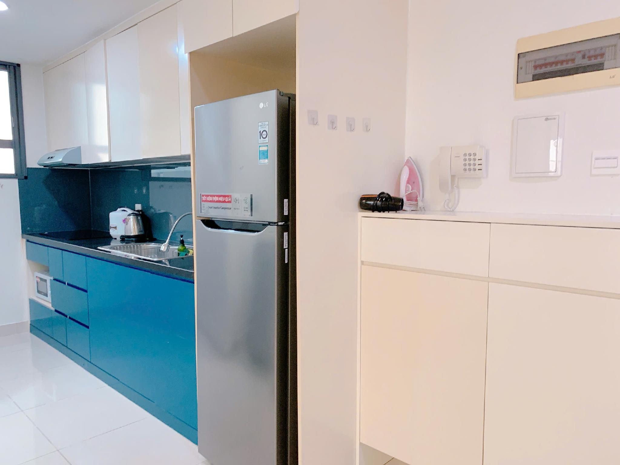 One Bedroom Apartment - Balcony and Water View