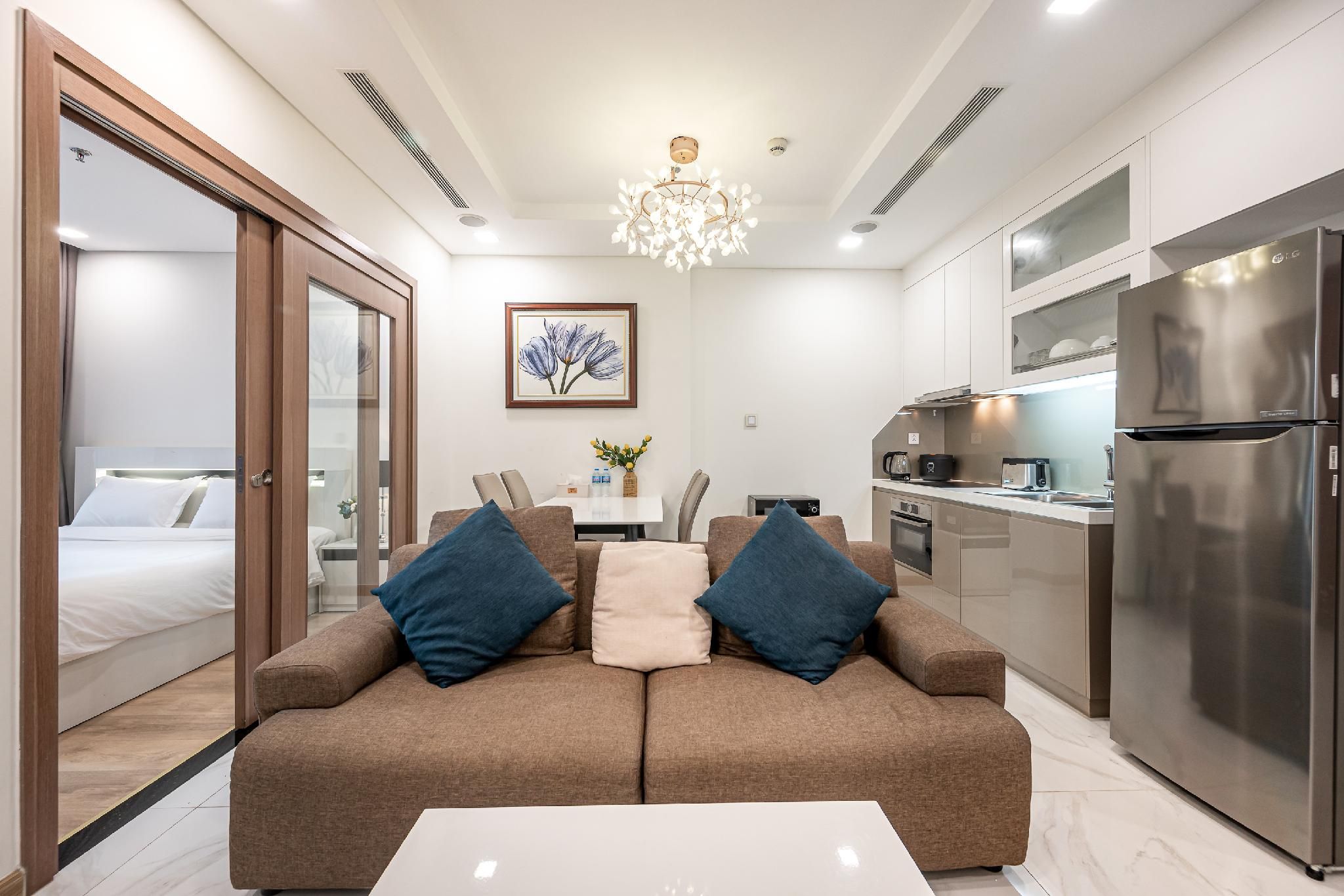 1 Bedroom Apartment with Balcony and Views