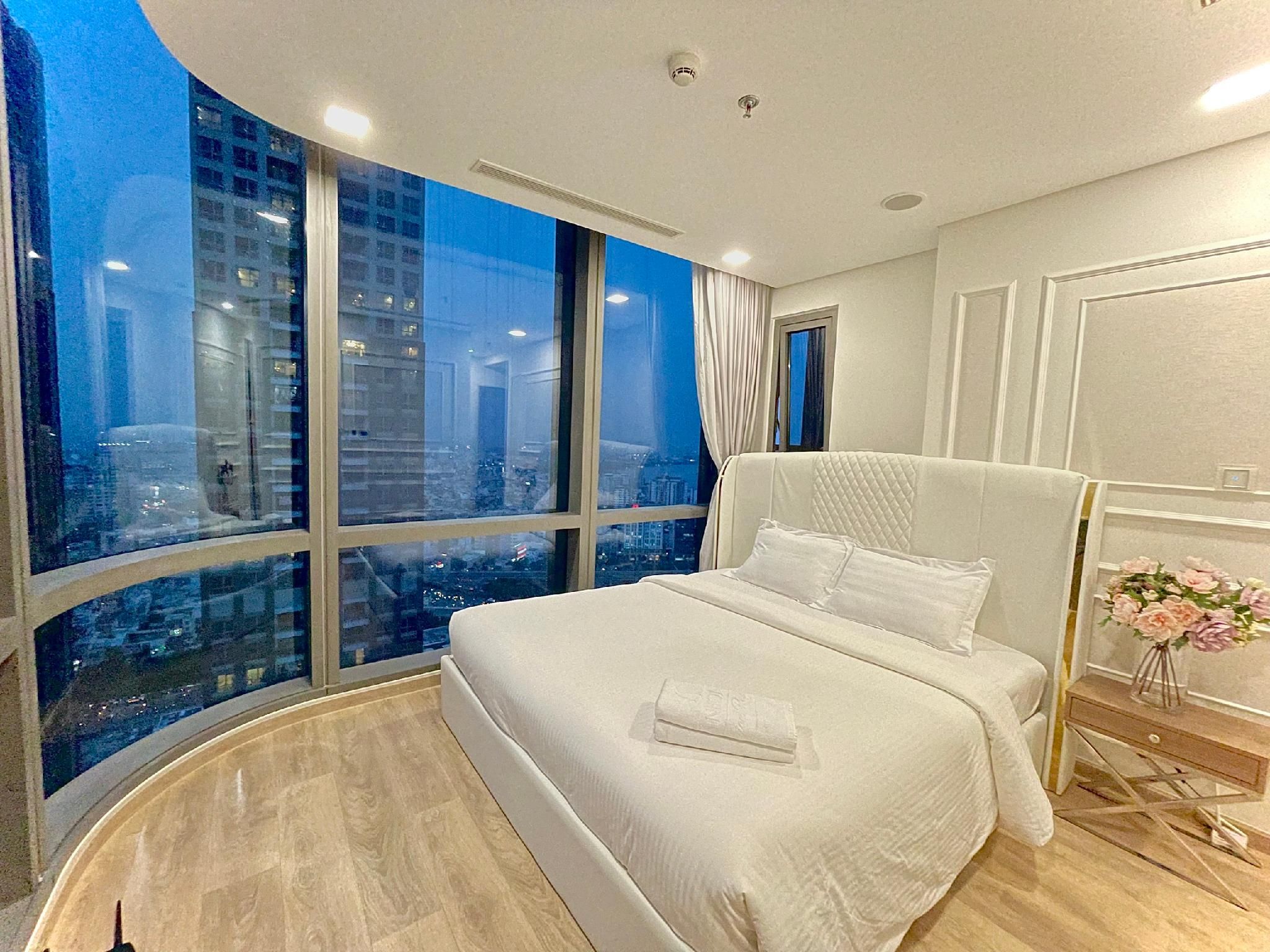 City View with 2 beds at Landmark 81