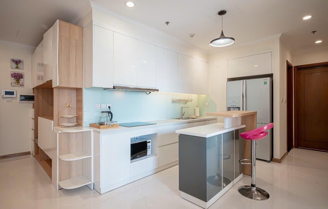 2 Bedroom Apartment Vinhome Central Park with Street View - Skyway