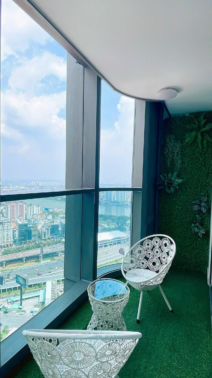 2 Bedroom Apartment Landmark Plus Tower with Landmark 81 View - Skyway