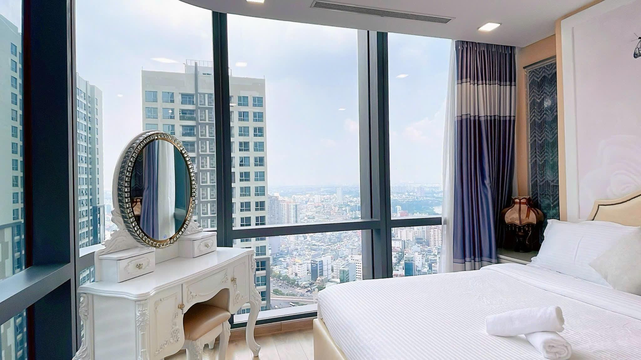 2 Bedroom Apartment Landmark Plus Tower with Landmark 81 View - Skyway