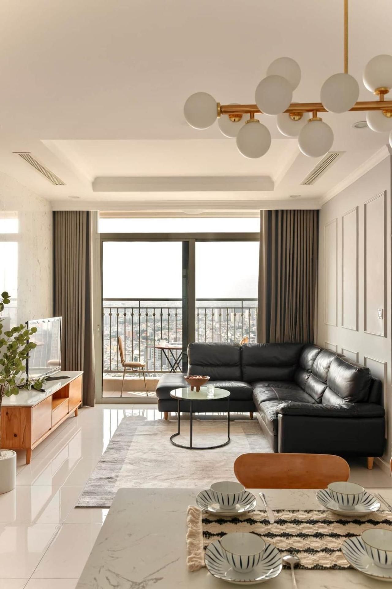 Three-Bedroom Apartment with Balcony