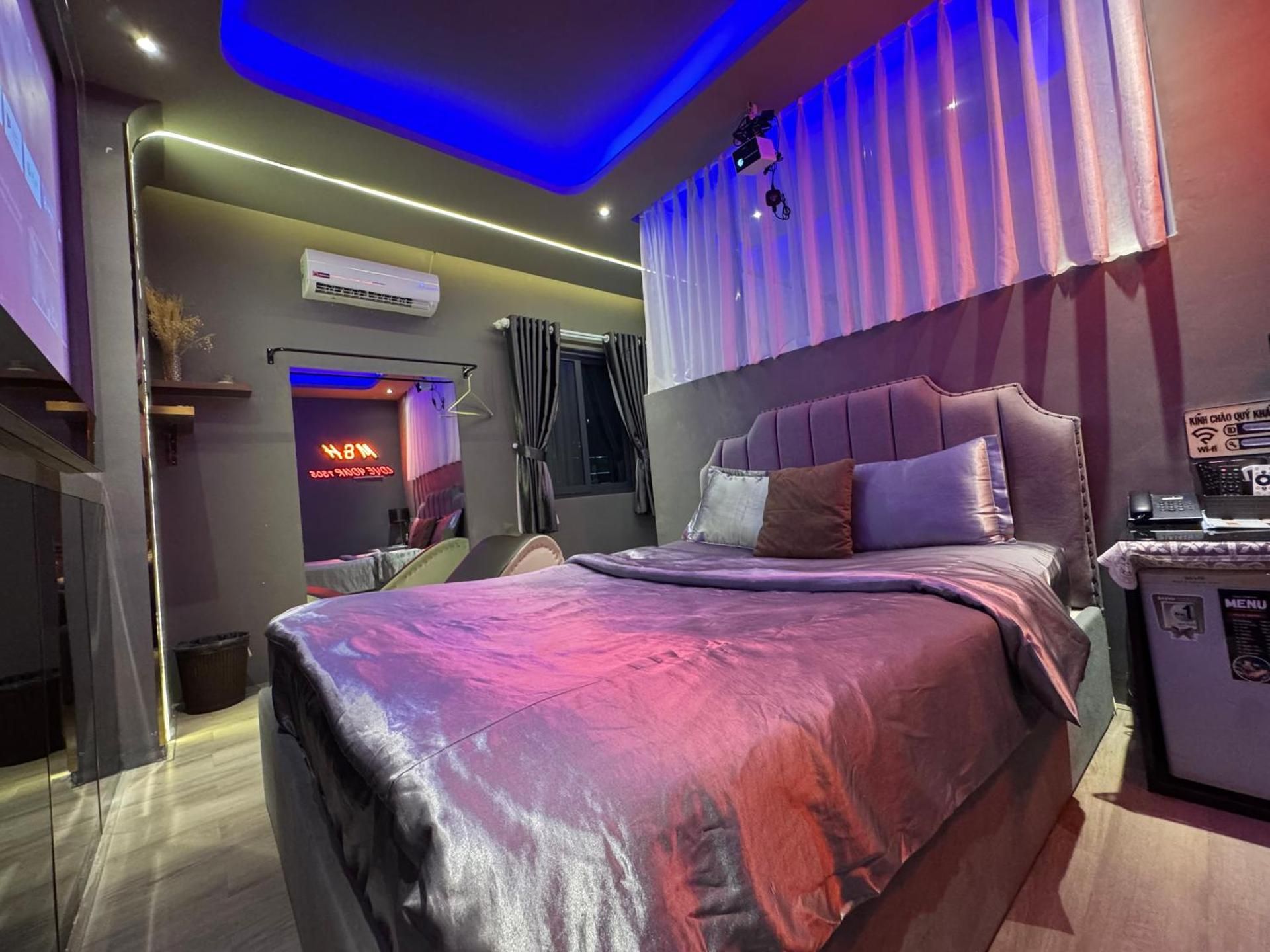 Deluxe Room (2 Adults + 1 Child)