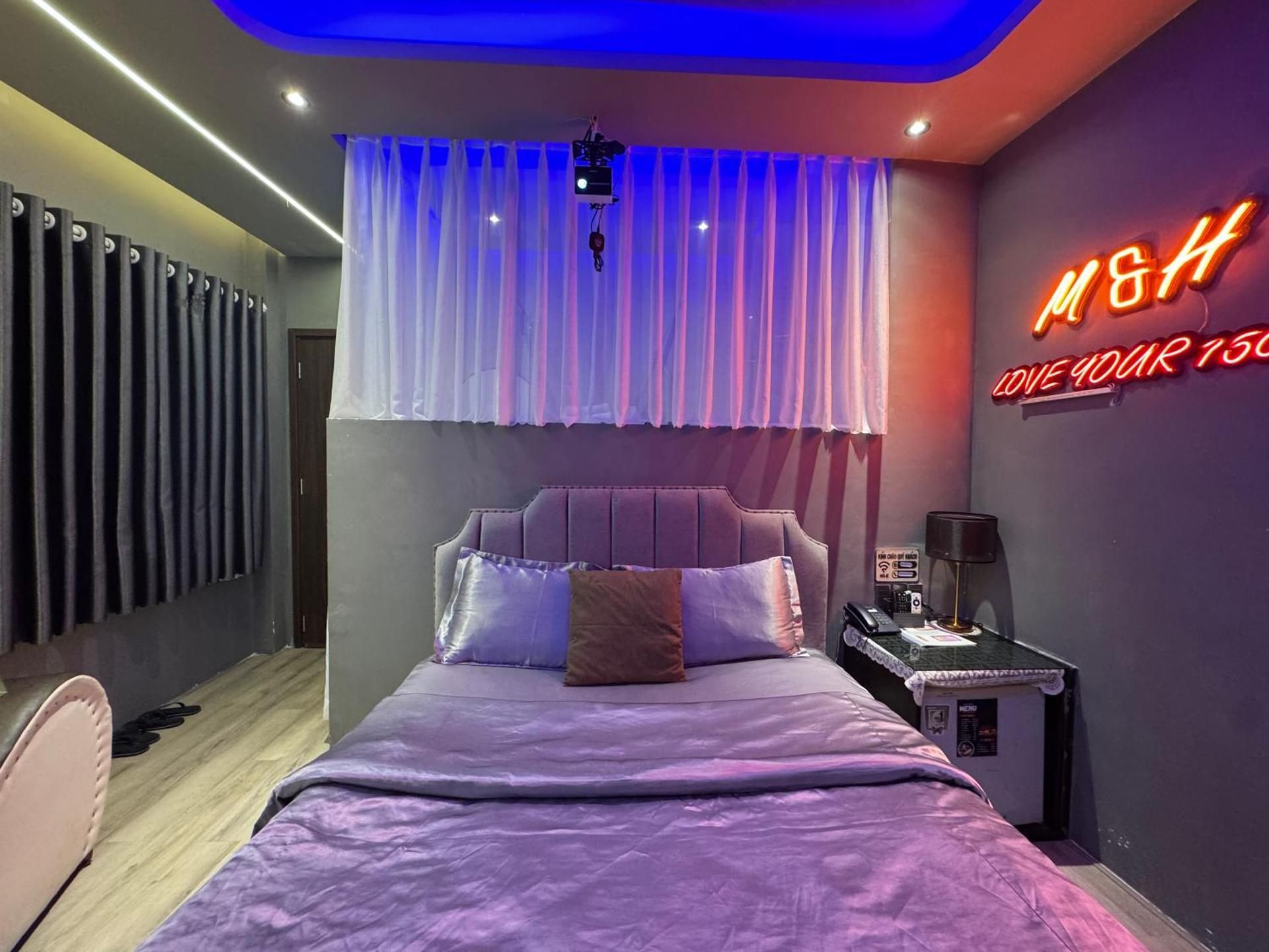 Deluxe Room (2 Adults + 1 Child)