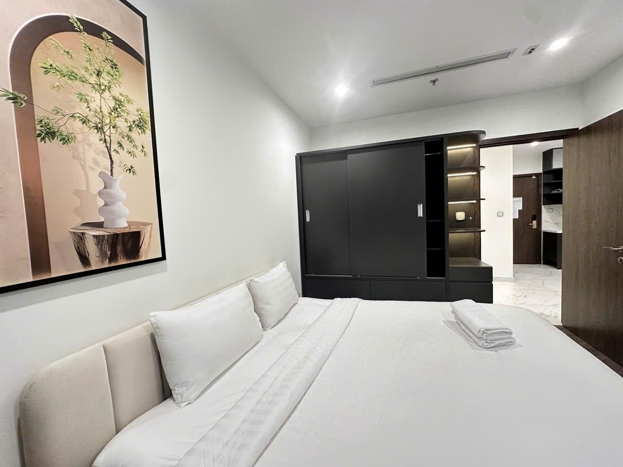 1 Bedroom Apartment with Balcony and Views
