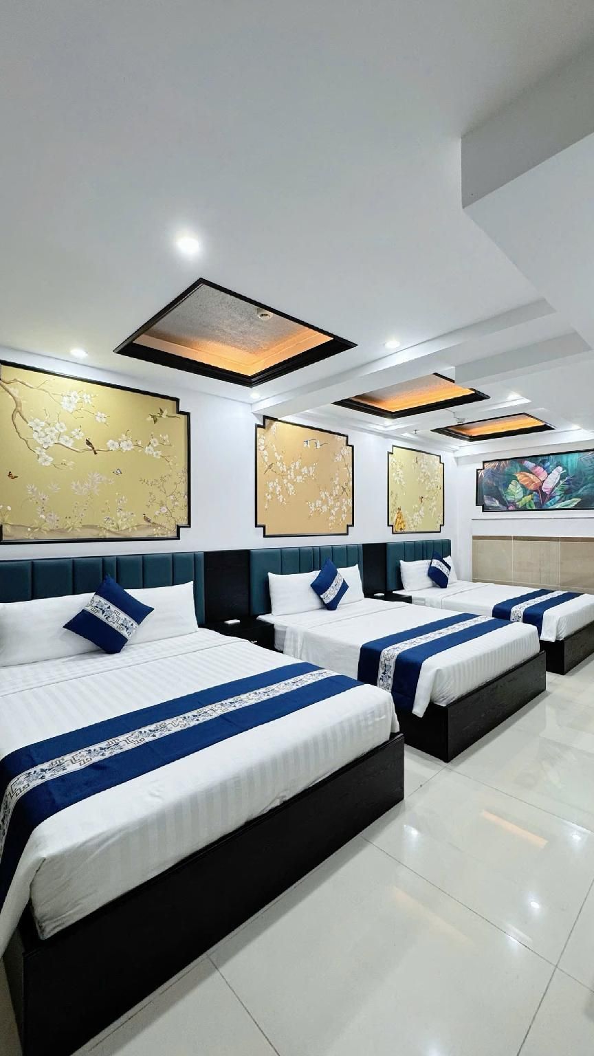 3 Beds Room