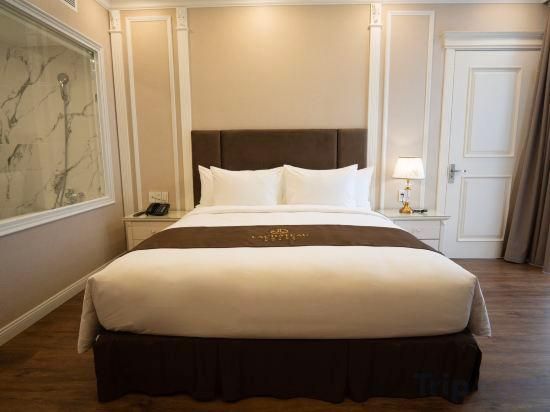 LaChateau Deluxe Double