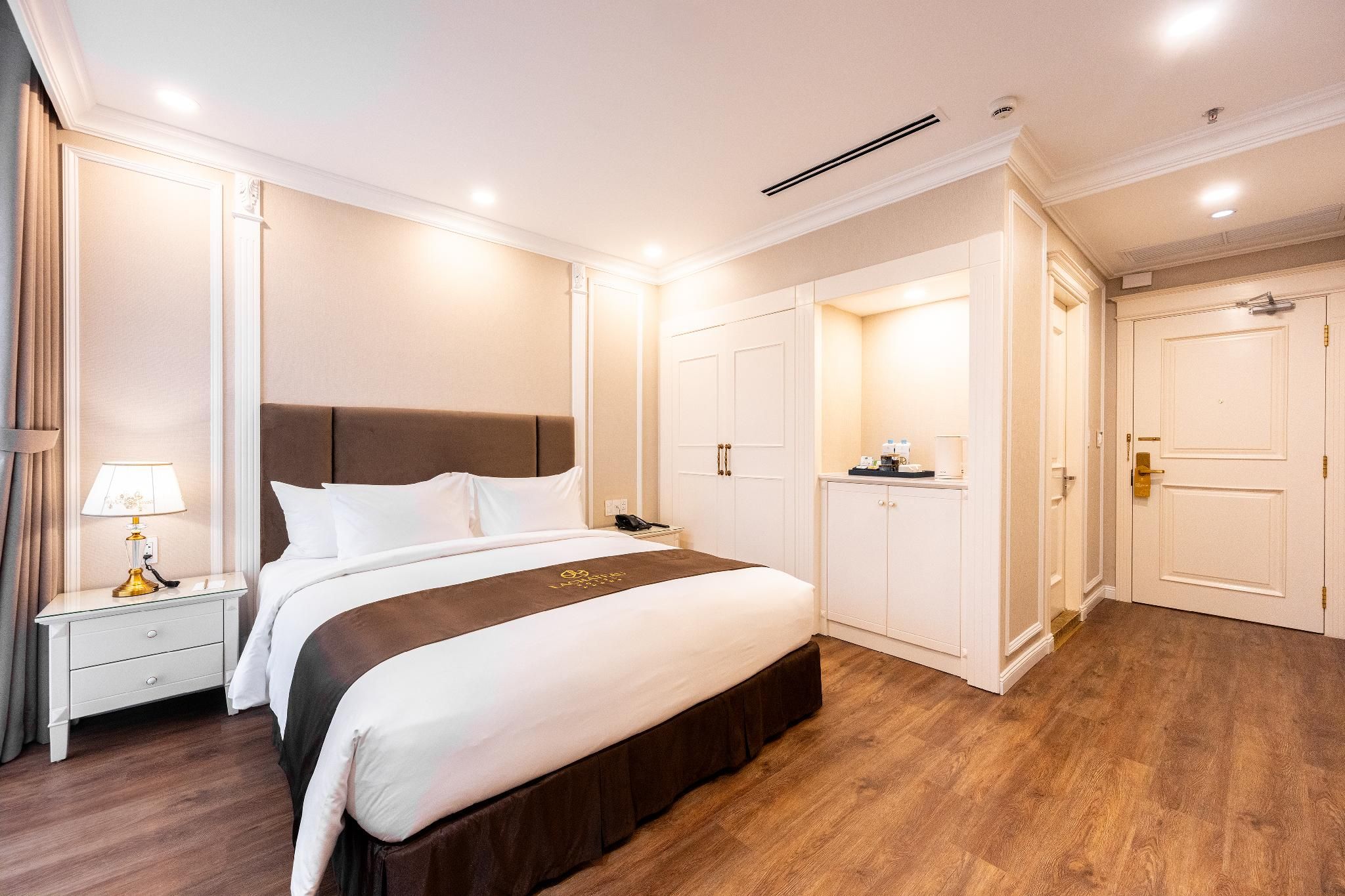LaChateau Standard