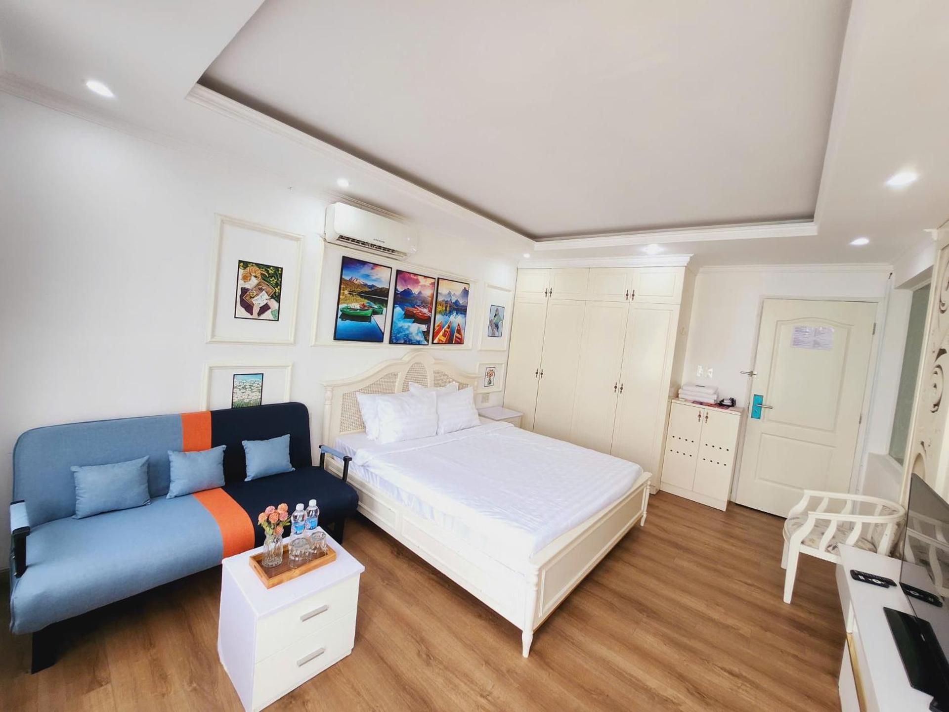 Apartment with Balcony